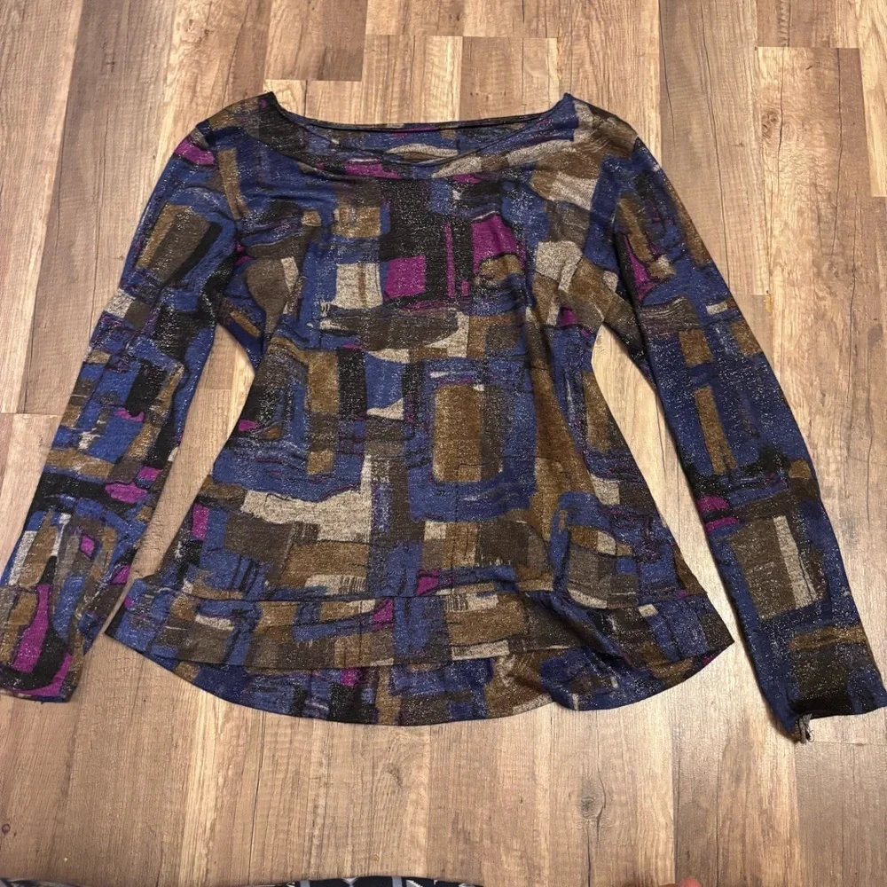 Abstract Patterned Long Sleeve Top - Picture 1 of 3